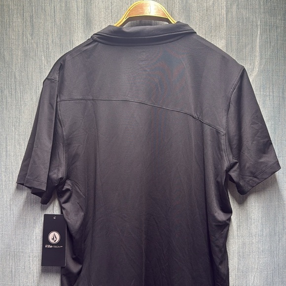 🇺🇸 Volcom Black Men's Polo Shirt NWT size medium - Picture 9 of 10